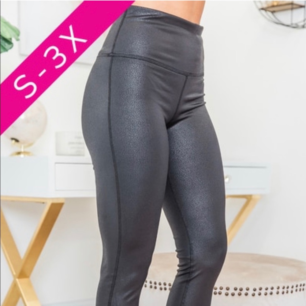 *NEW*Faux leather textured leggings